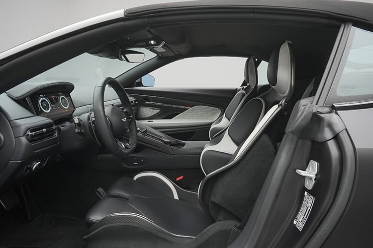 Fahrersitz Aston Martin DB12 Volante bei Freiburg