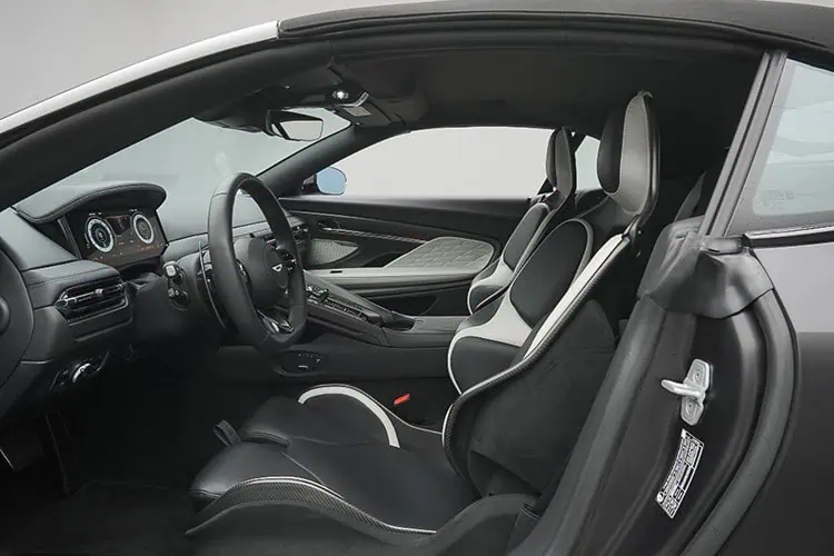 Fahrersitz Aston Martin DB12 Volante bei Freiburg