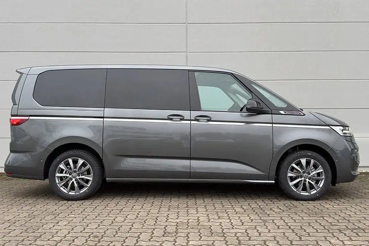 Seitenansicht VW T7 Multivan bei Hannover