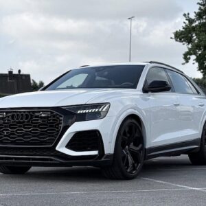 Frontansicht Audi RSQ8 im Allgäu