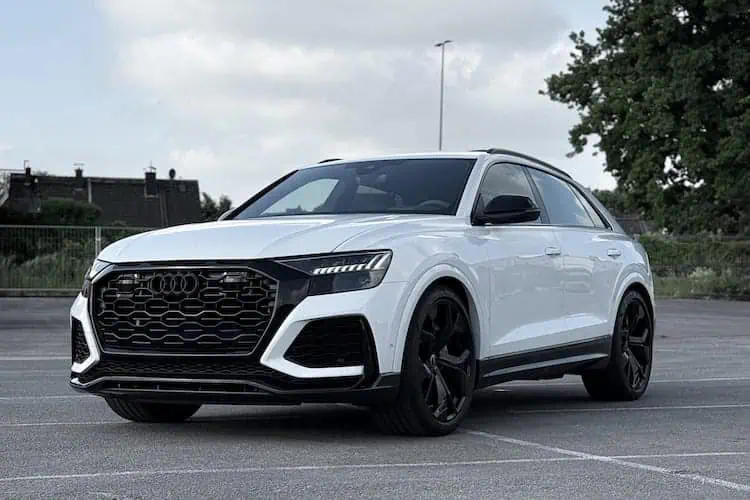 Frontansicht Audi RSQ8 im Allgäu