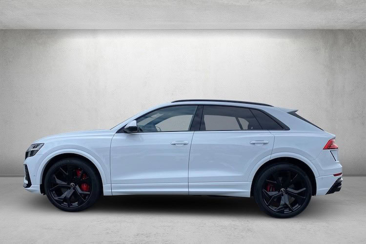 Seitenansicht Audi RSQ8 im Allgäu