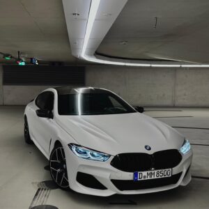 BMW M850i Front 1