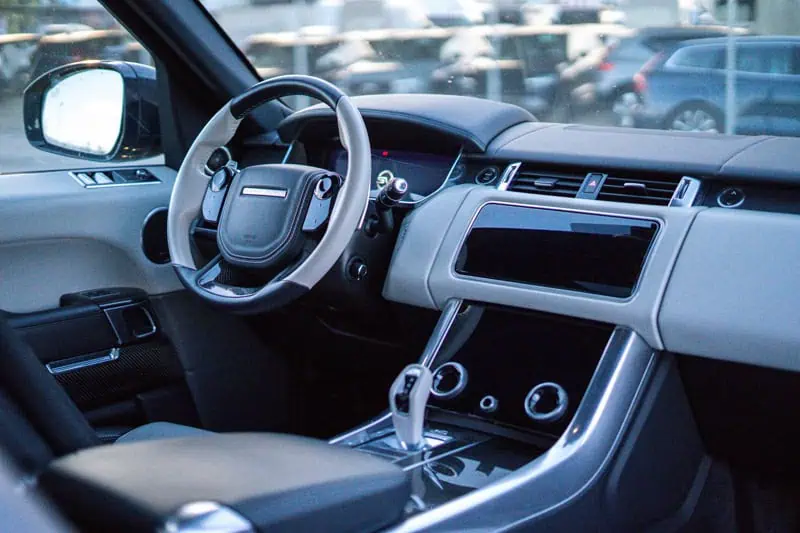 Range Rover V8 mieten München Cockpit