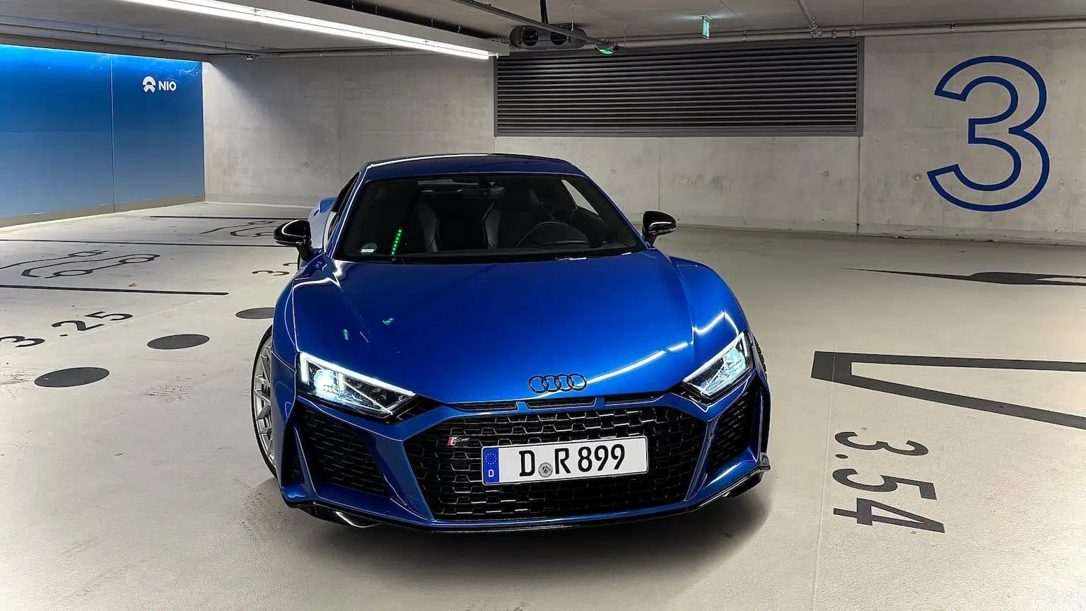 Audi R8 V10 in Düsselorf mieten Front 2