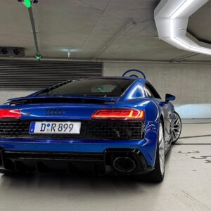 Audi R8 V10 in Düsselorf mieten Heck 2