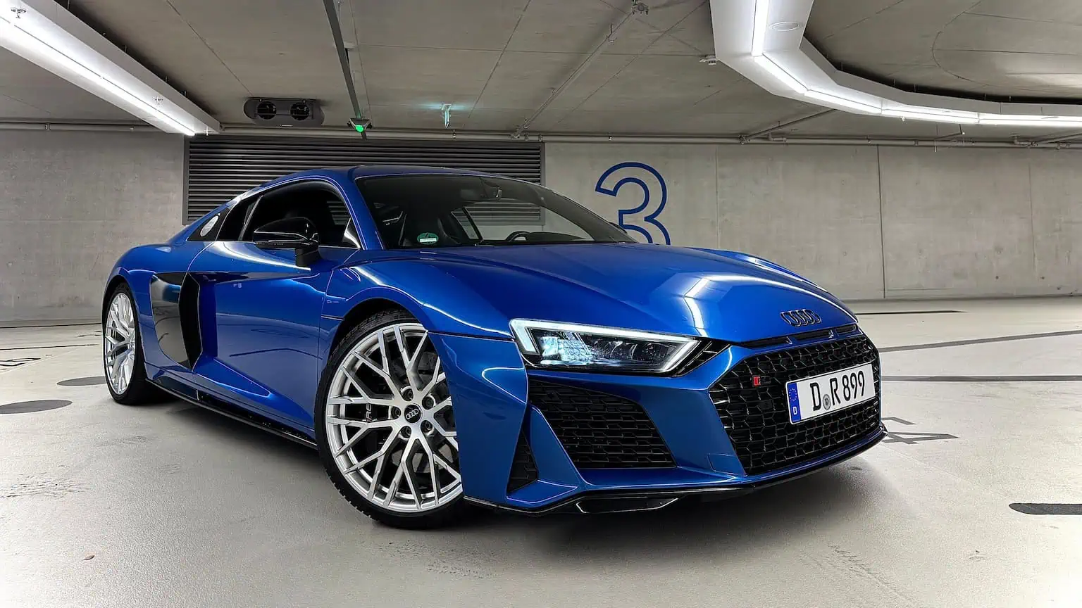 Audi R8 V10 in Düsselorf mieten Front