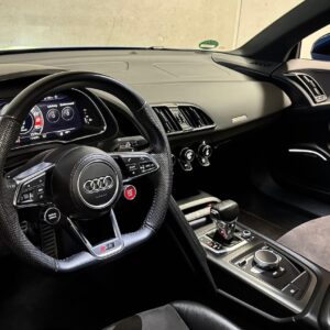 Audi R8 V10 in Düsselorf mieten Cockpit