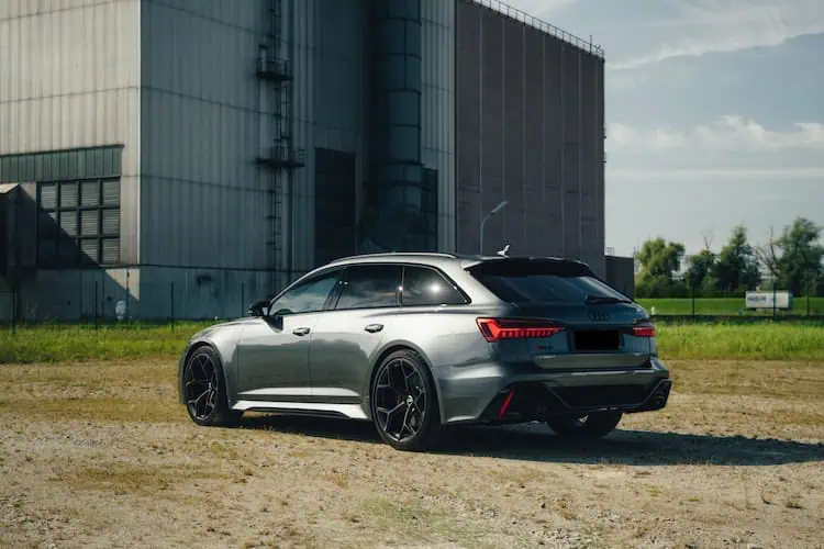 Seitenansicht hinten vom Audi RS6 in Passau
