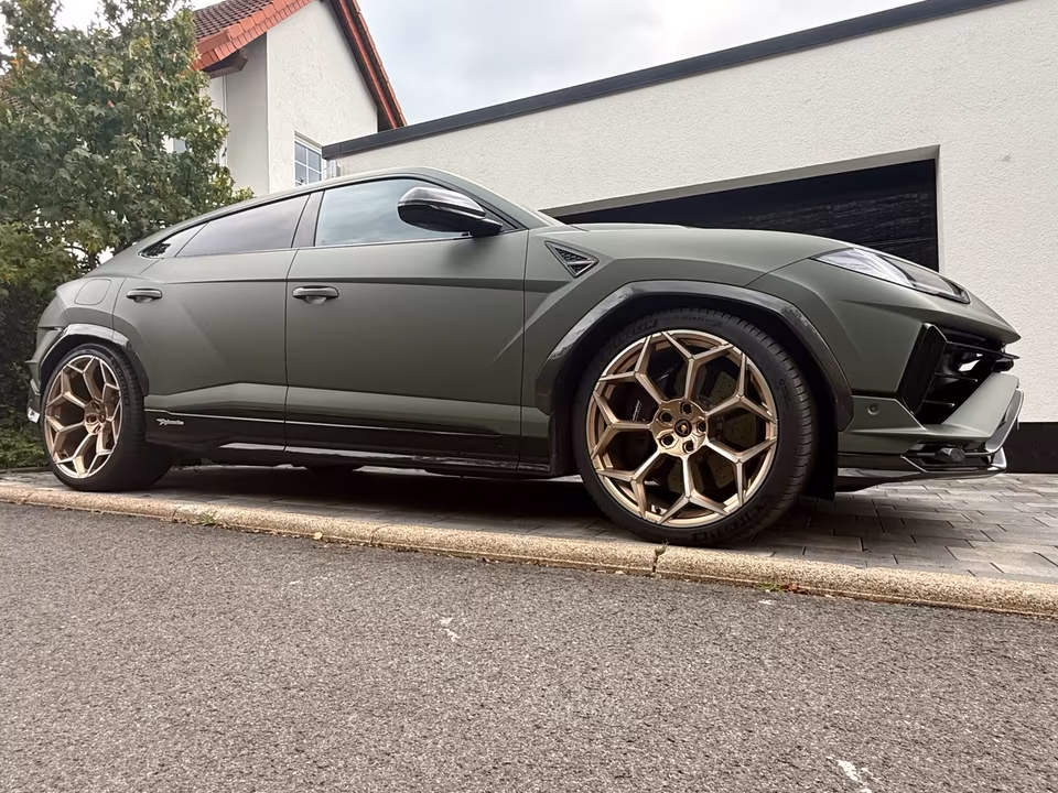 Lamborghini Urus seite