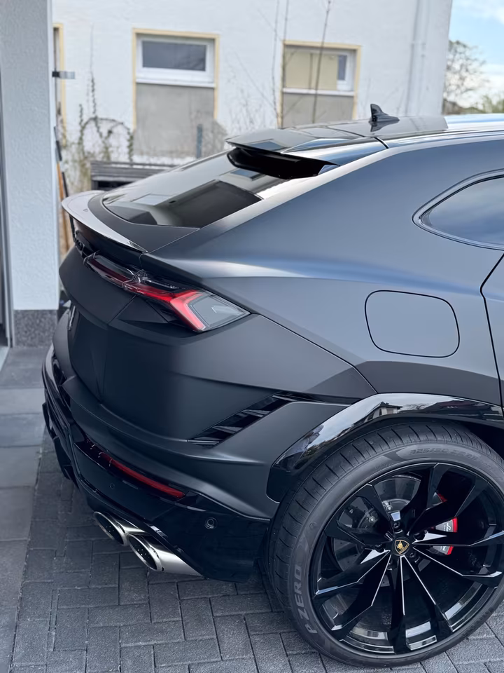 Lamborghini Urus S rechts
