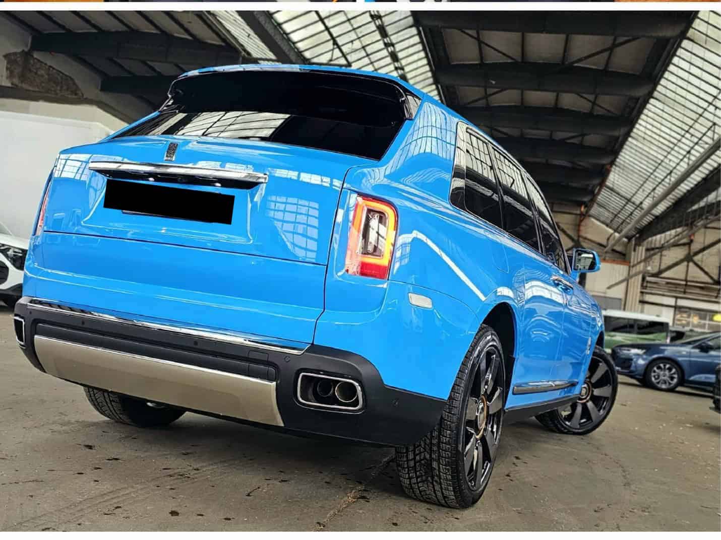 Rolls Royce Cullinan hinten