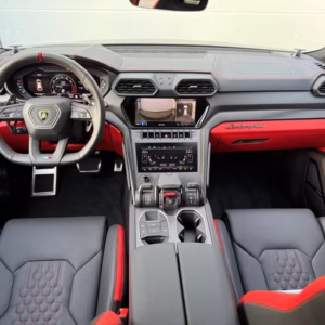 Lamborghini Urus S Innenraum