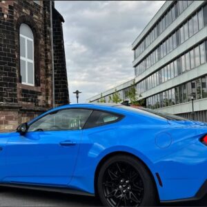 Seitenansicht vom Ford Mustang GT Dark Horse in Saarbrücken