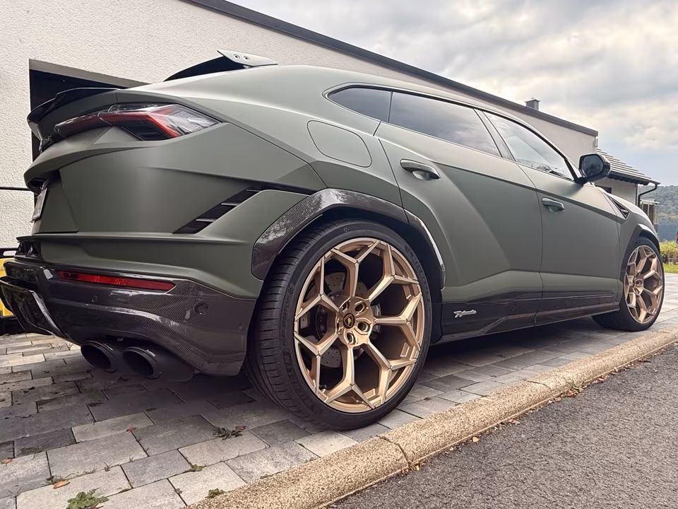 Lamborghini Urus hinten