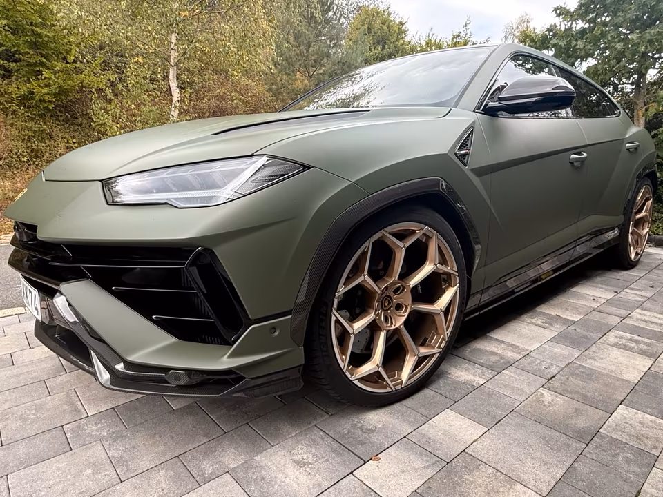 Lamborghini Urus lrechts