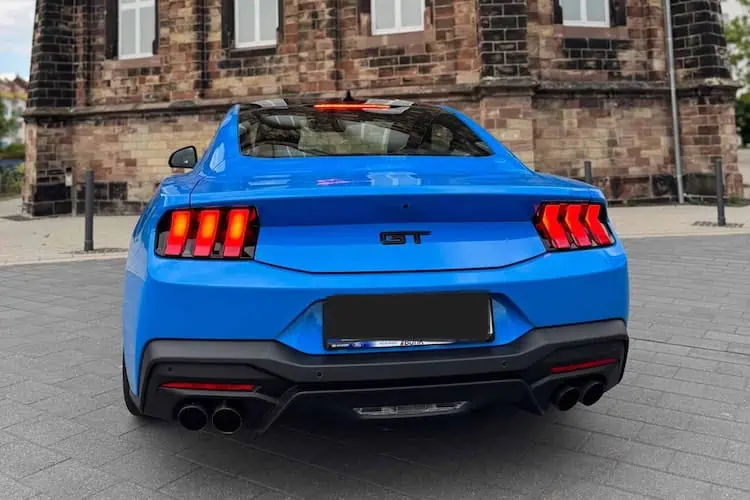 Heckansicht vom Ford Mustang GT Dark Horse in Saarbrücken