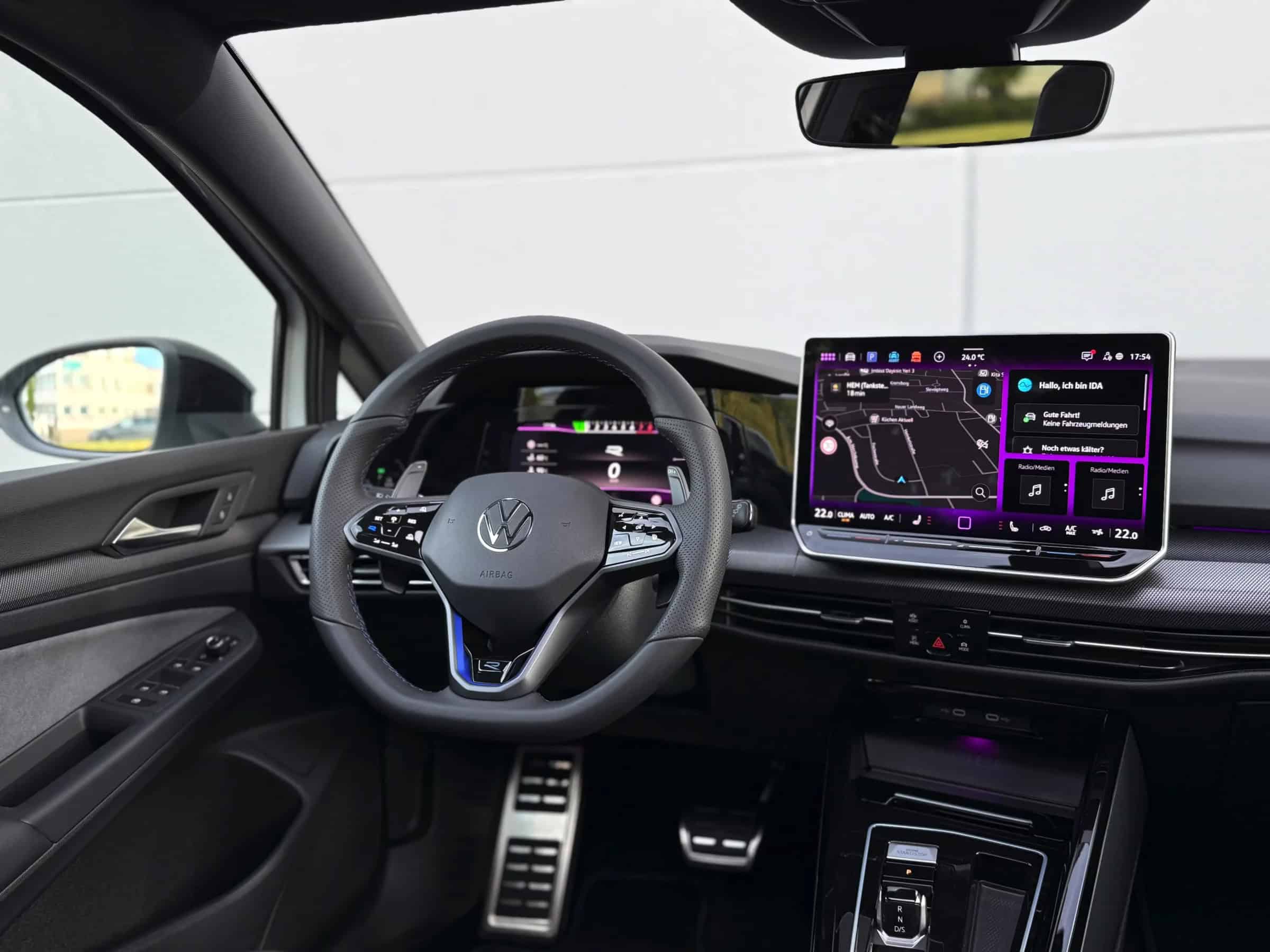 Golf 8 R Cockpit