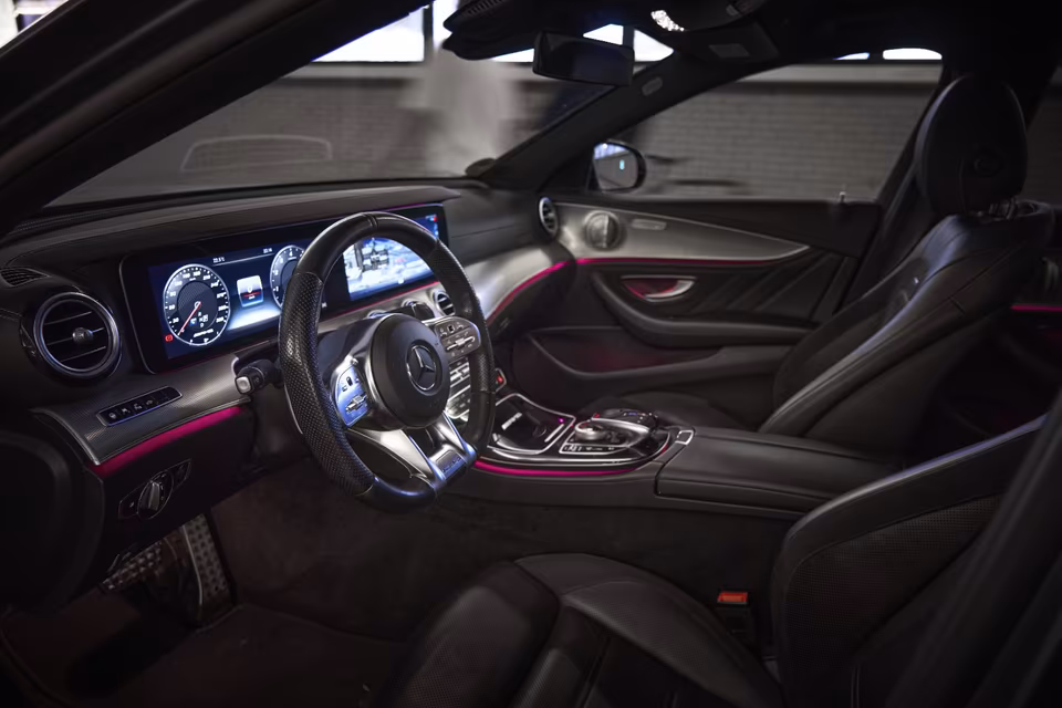 Mercedes E63 AMG innenraum