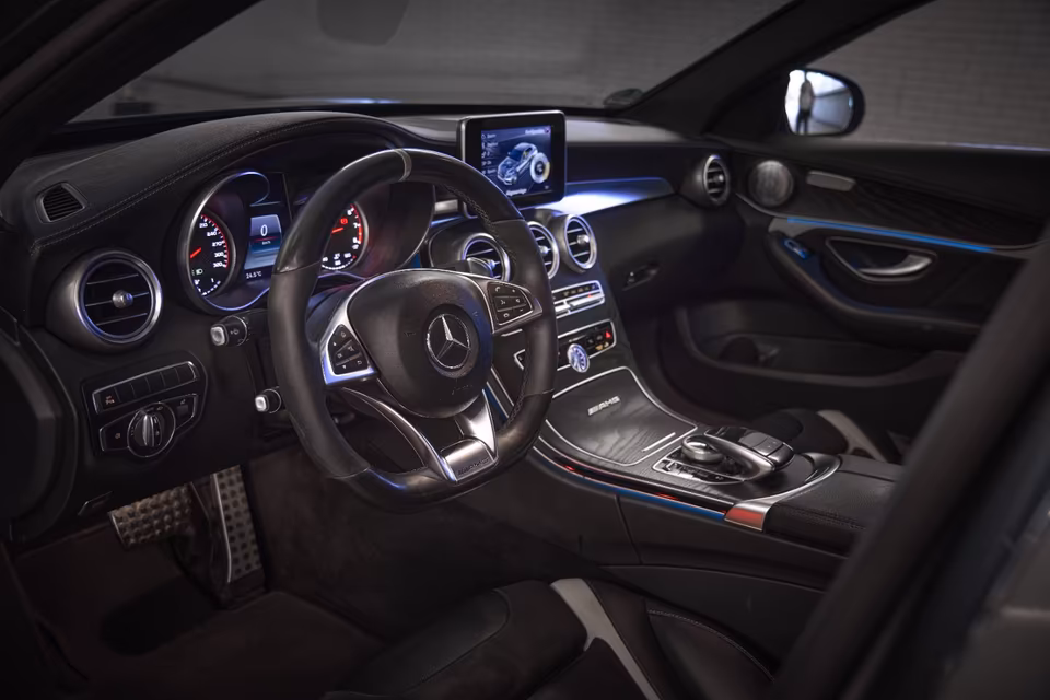 Mercedes C63s AMG innenraum
