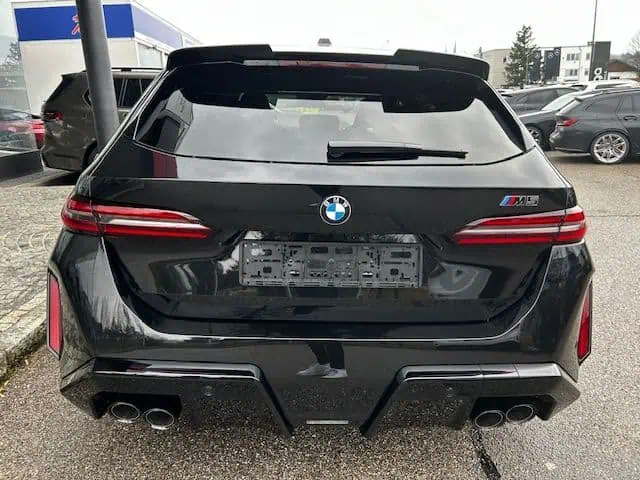 BMW M5 Touring mieten in München hinten