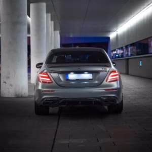 Mercedes E63 AMG hinten
