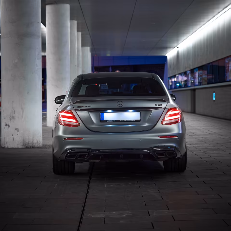 Mercedes E63 AMG hinten