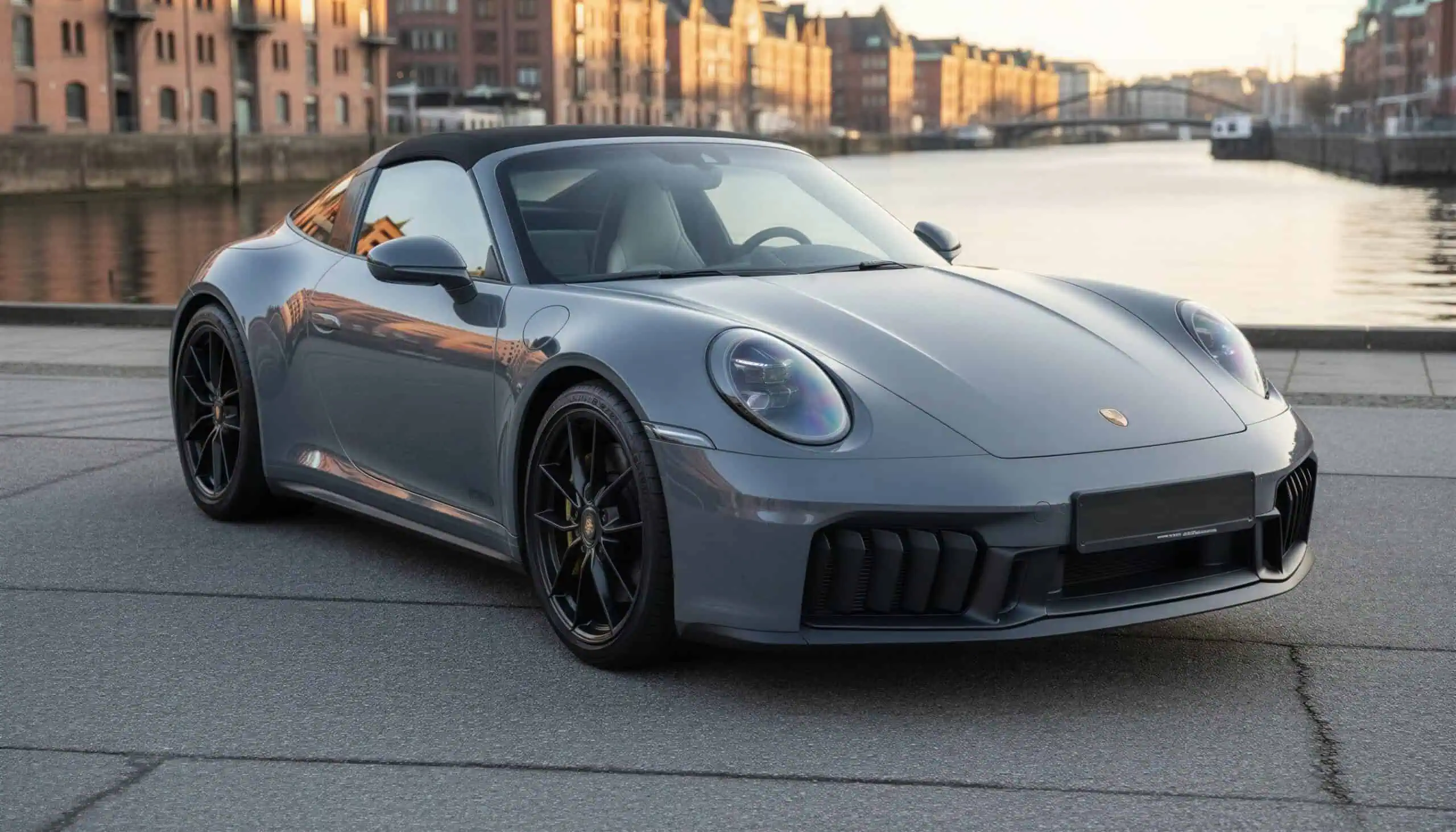 Porsche 911 Targa GTS mieten in Hamburg Hero