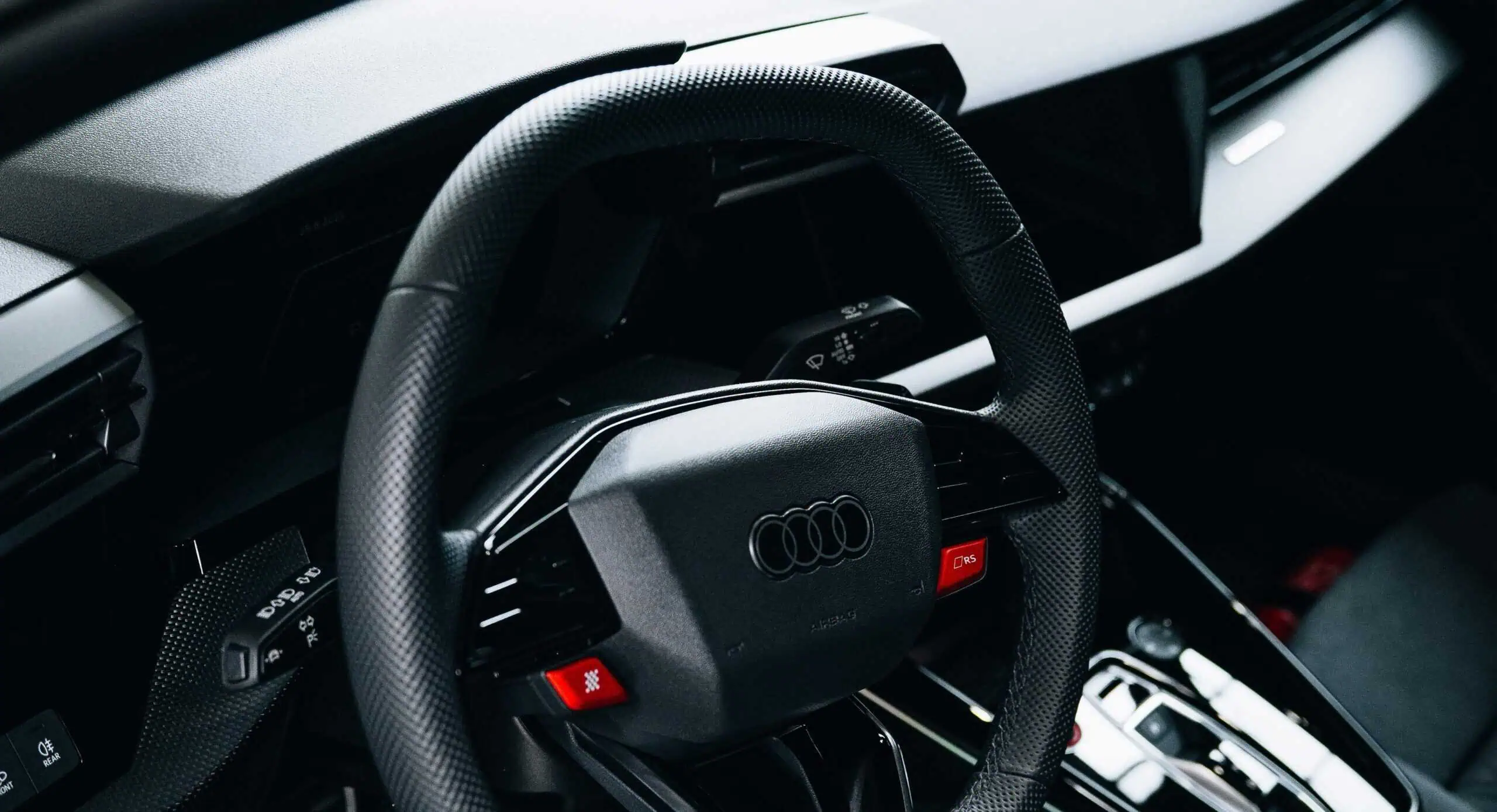 AUDI RS3 LIMOUSINE MIETEN IN FRANKFURT innenraum