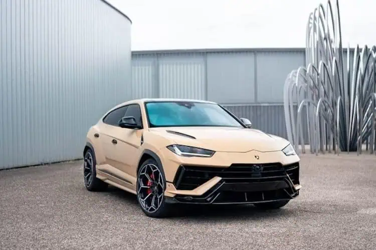 Lamborghini Urus Performante in Stuttgart links vorne