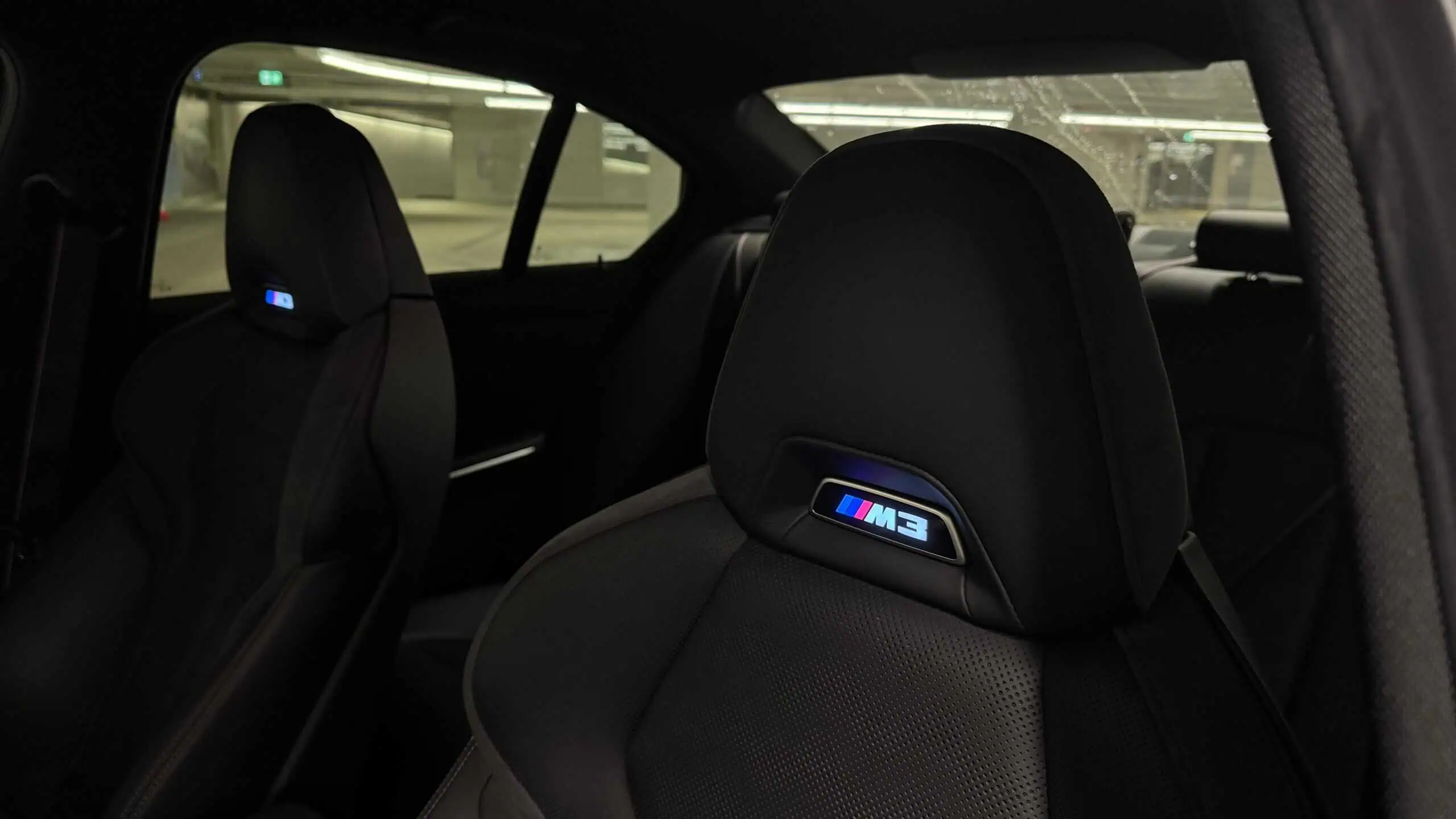 BMW M3 Competition mieten in Düsseldorf inennraum