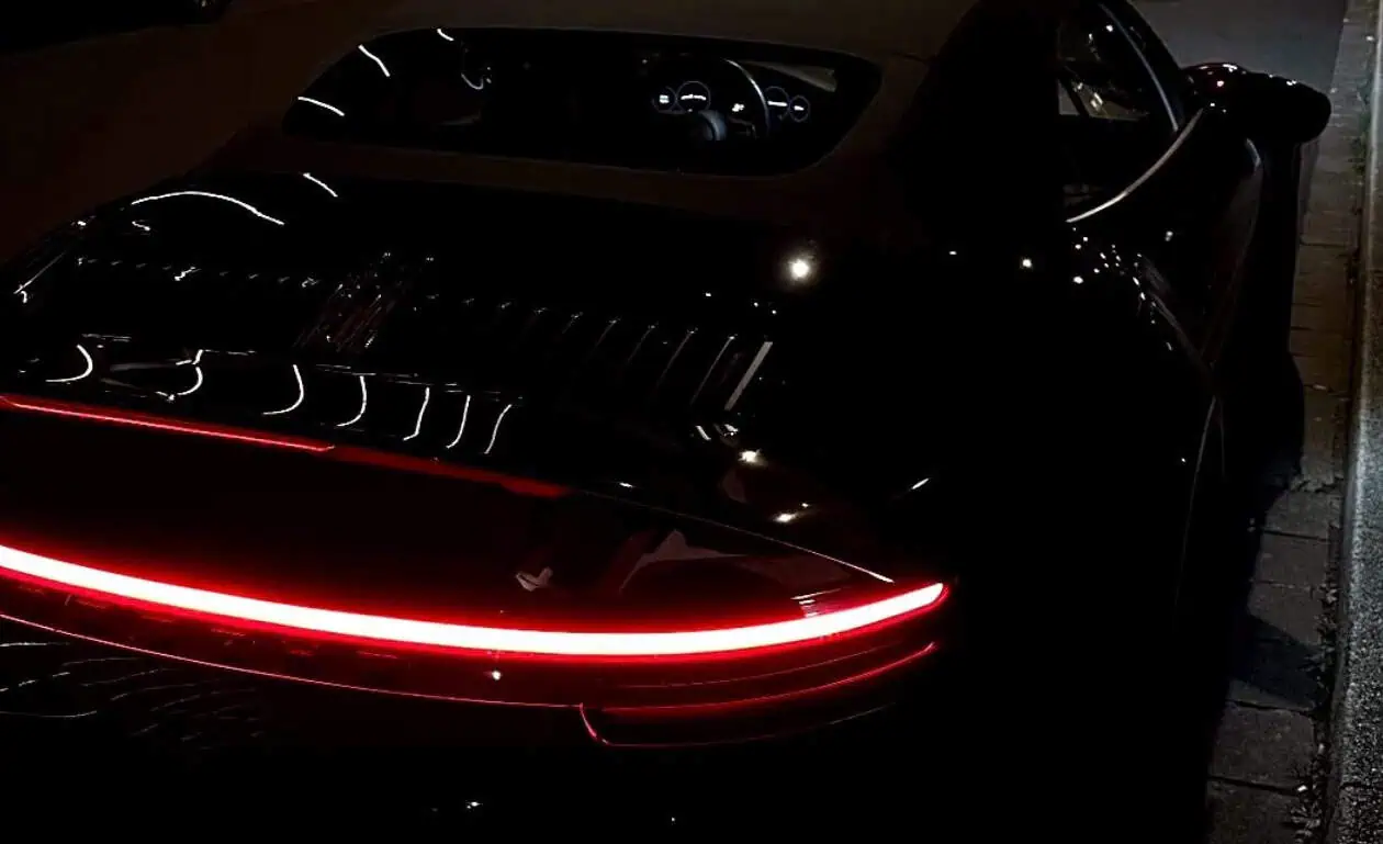 Porsche 992 Carrera 4 GTS Cabrio mieten in Duisburg hinten