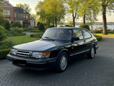 Saab 900i hero