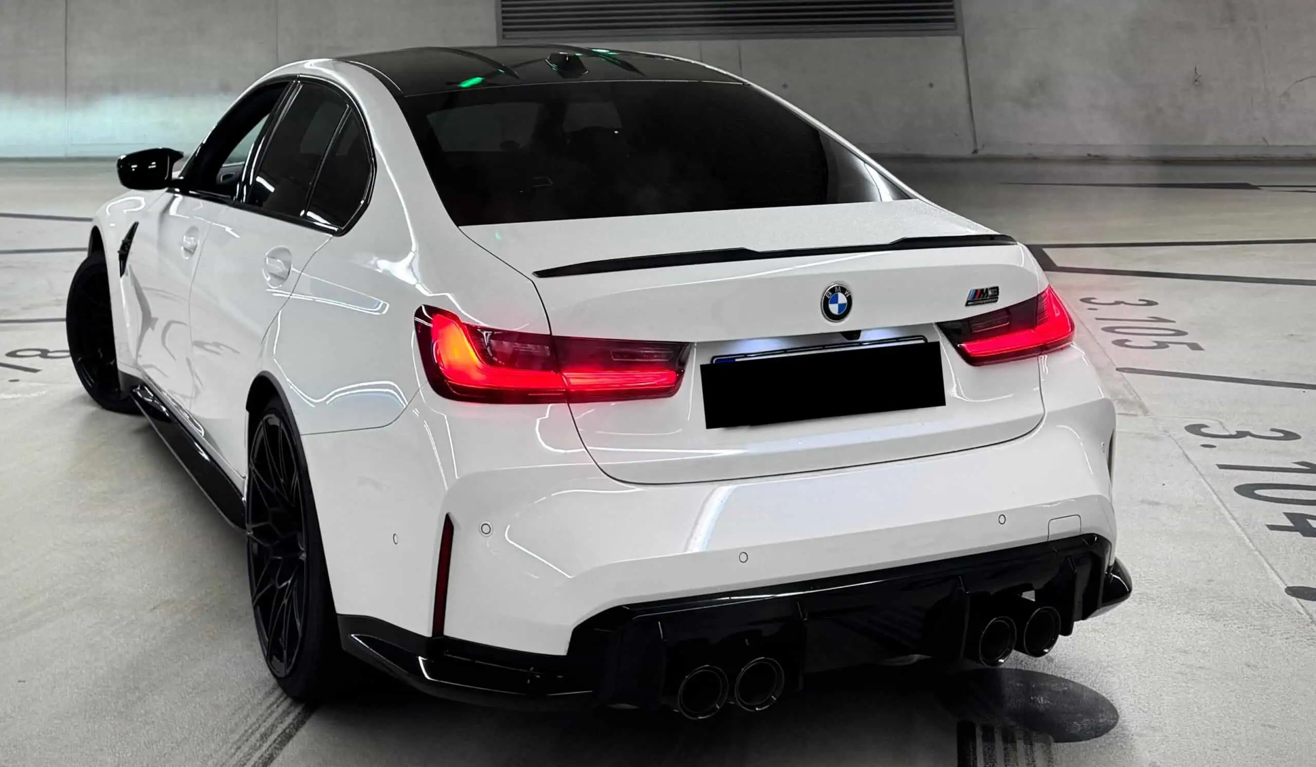 BMW M3 Competition mieten in Düsseldorf hinten rechts