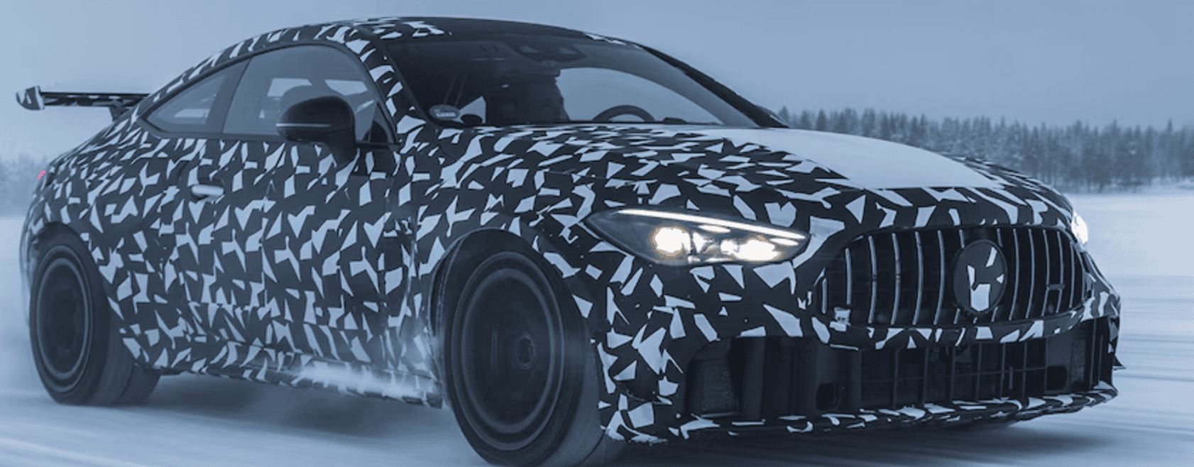 Teaser CLE mit XL-Flügel auf Winter-Testgelände