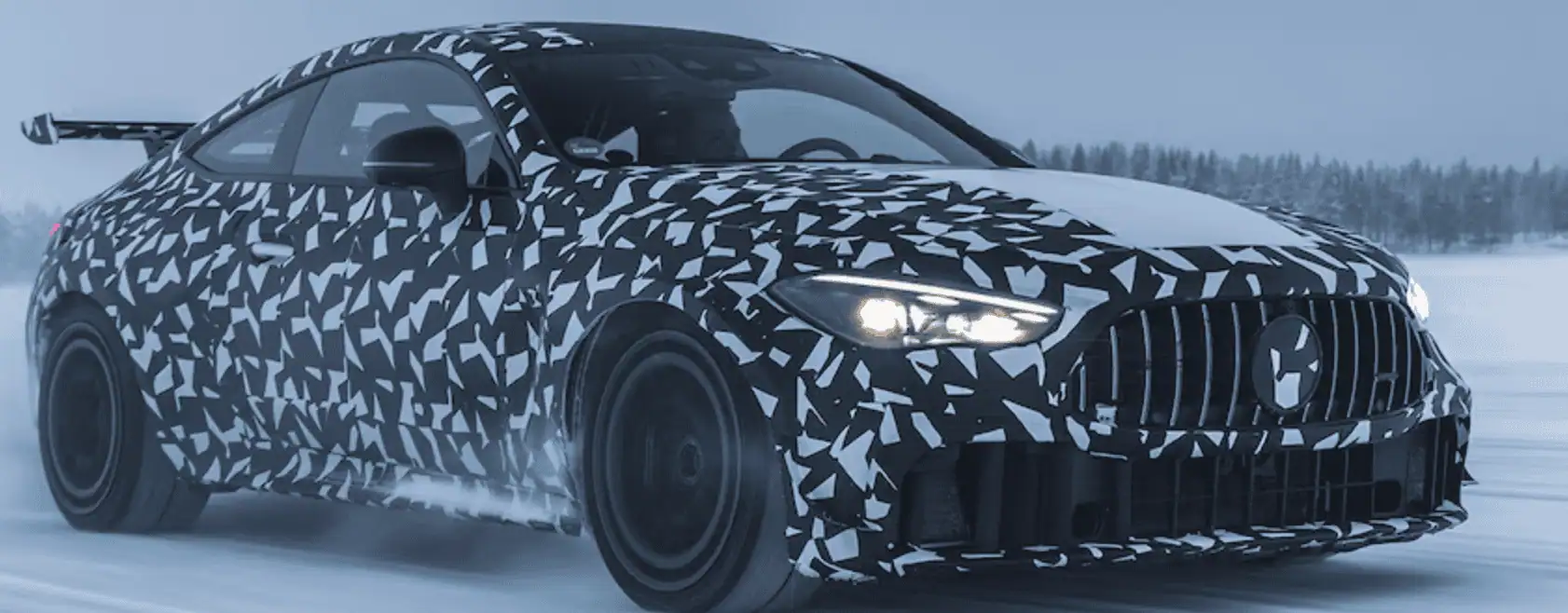 Teaser CLE mit XL-Flügel auf Winter-Testgelände