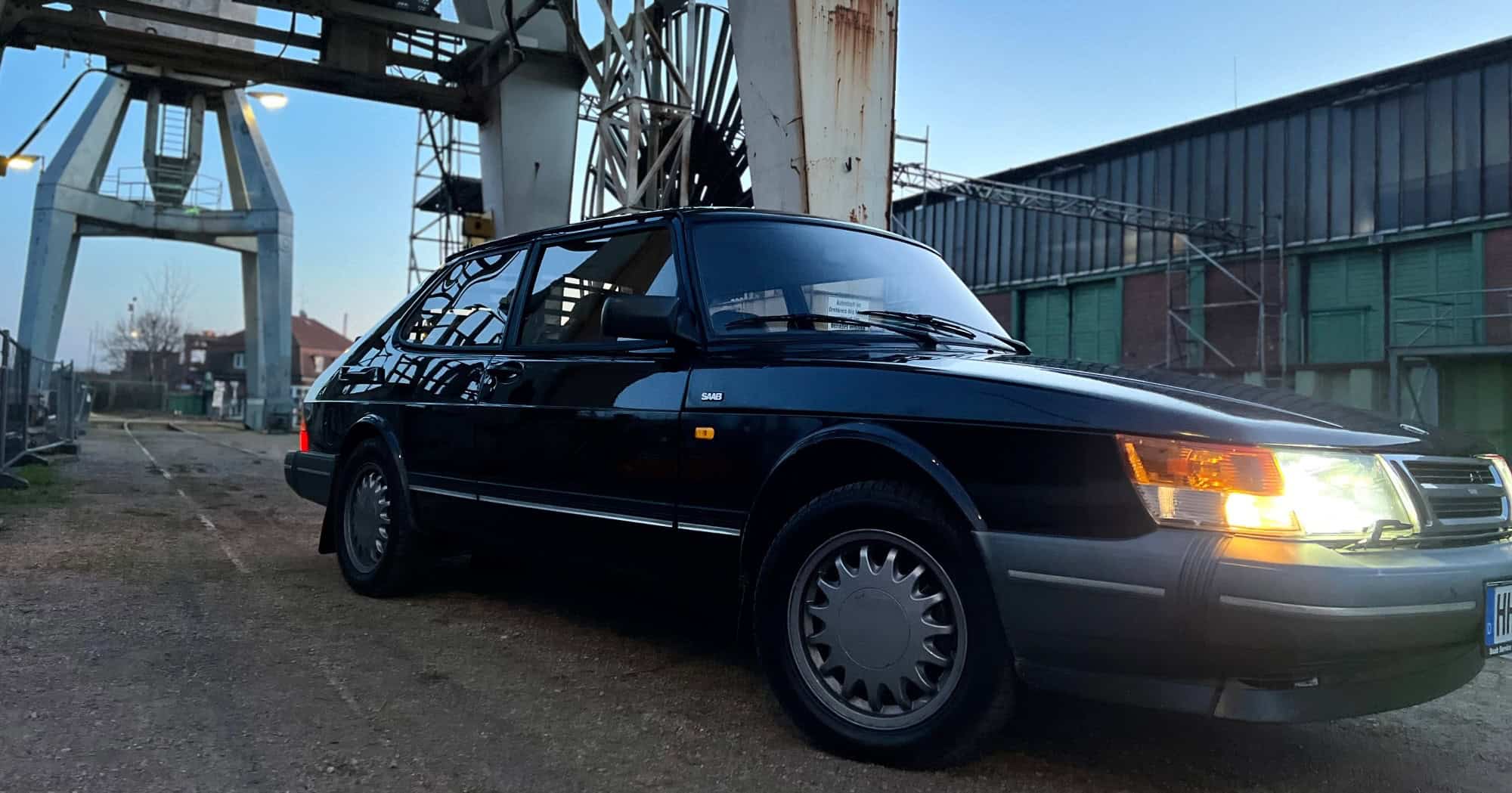 Saab 900i vorne rechts