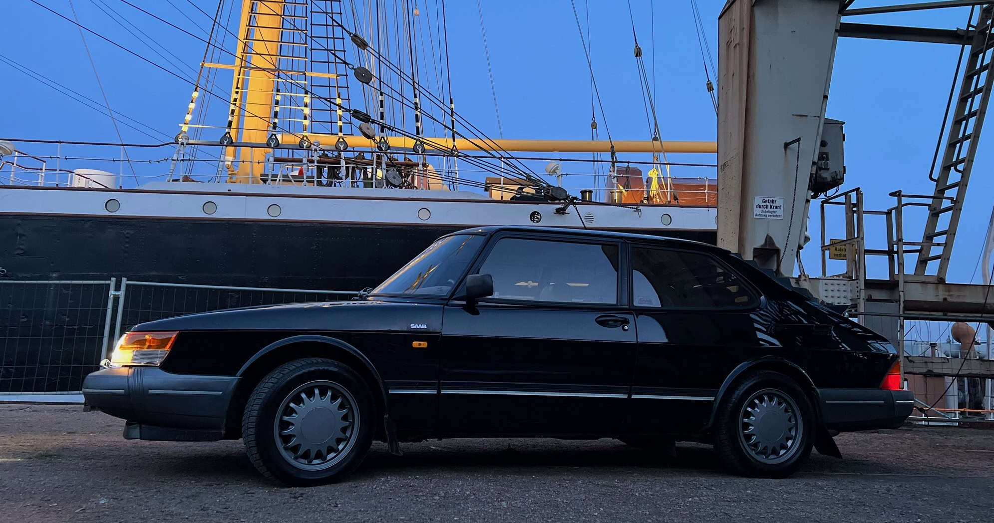 Saab 900i Seite