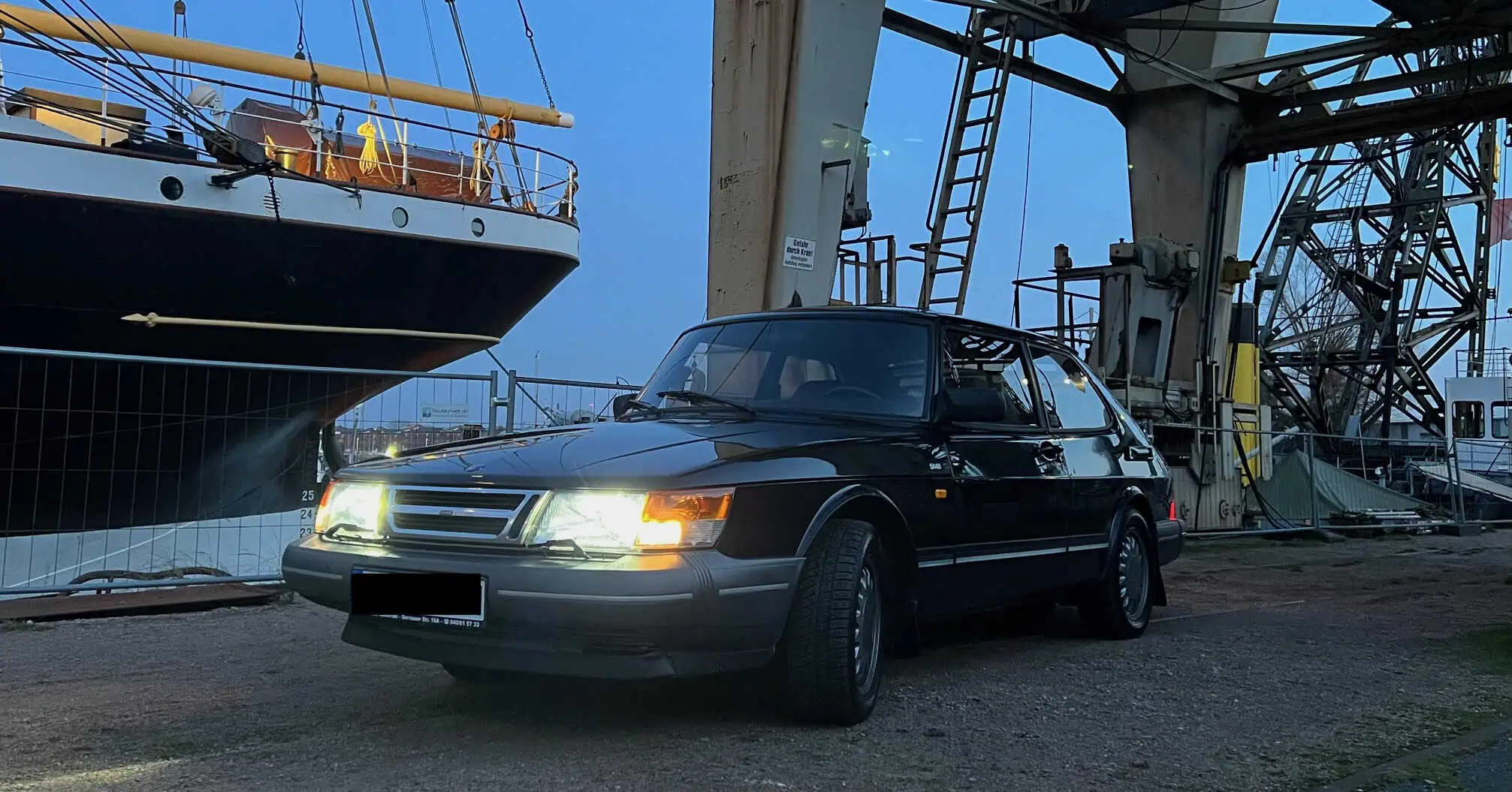 Saab 900i vorne links