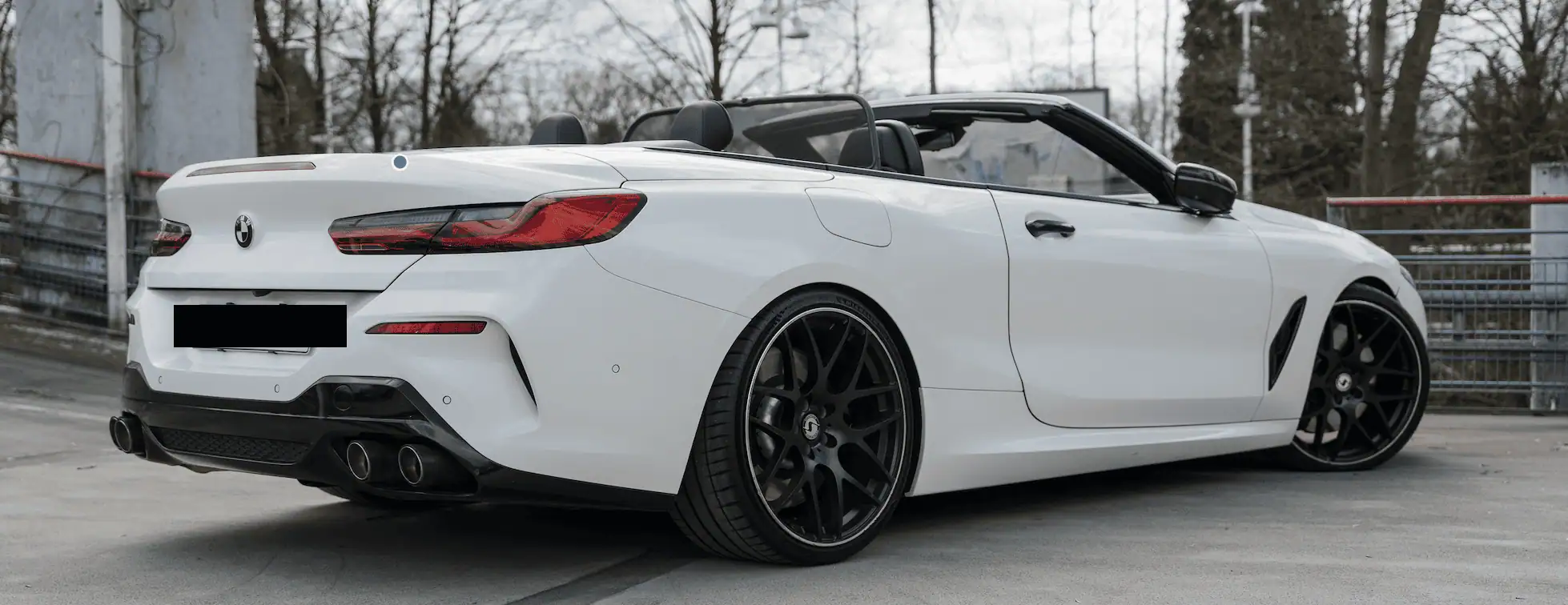 BMW M850i xDrive Cabrio mieten in Hamburg heck