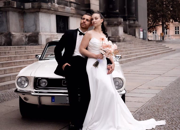 Ford Mustang V8 Cabriolet mieten in Berlin hero