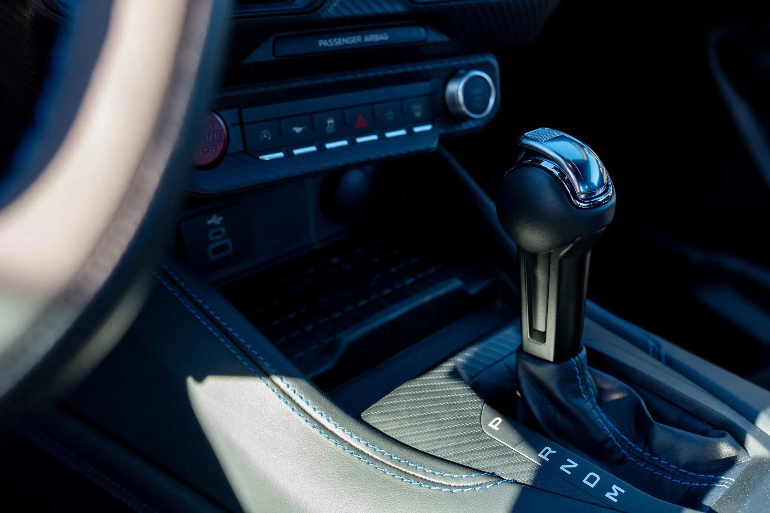 Ford Mustang Dark Horse 2025 cockpit
