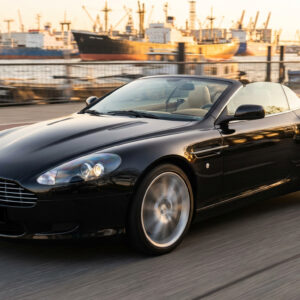 Aston Martin DB9 Volante mieten in Hamburg Hero