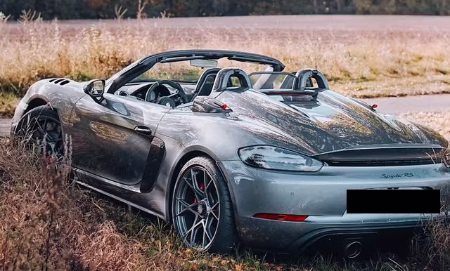 u Porsche 718 Spyder RS Heck