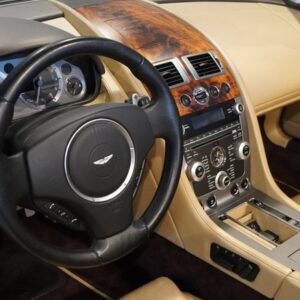 Aston Martin DB9 Volante in Hamburg mieten Innenraum