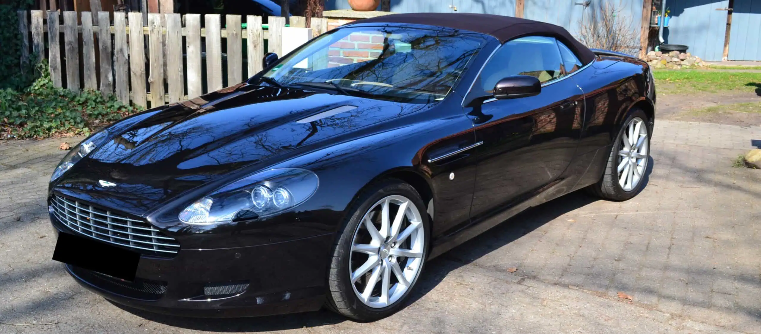 Aston Martin DB9 Volante in Hamburg mieten Vorne