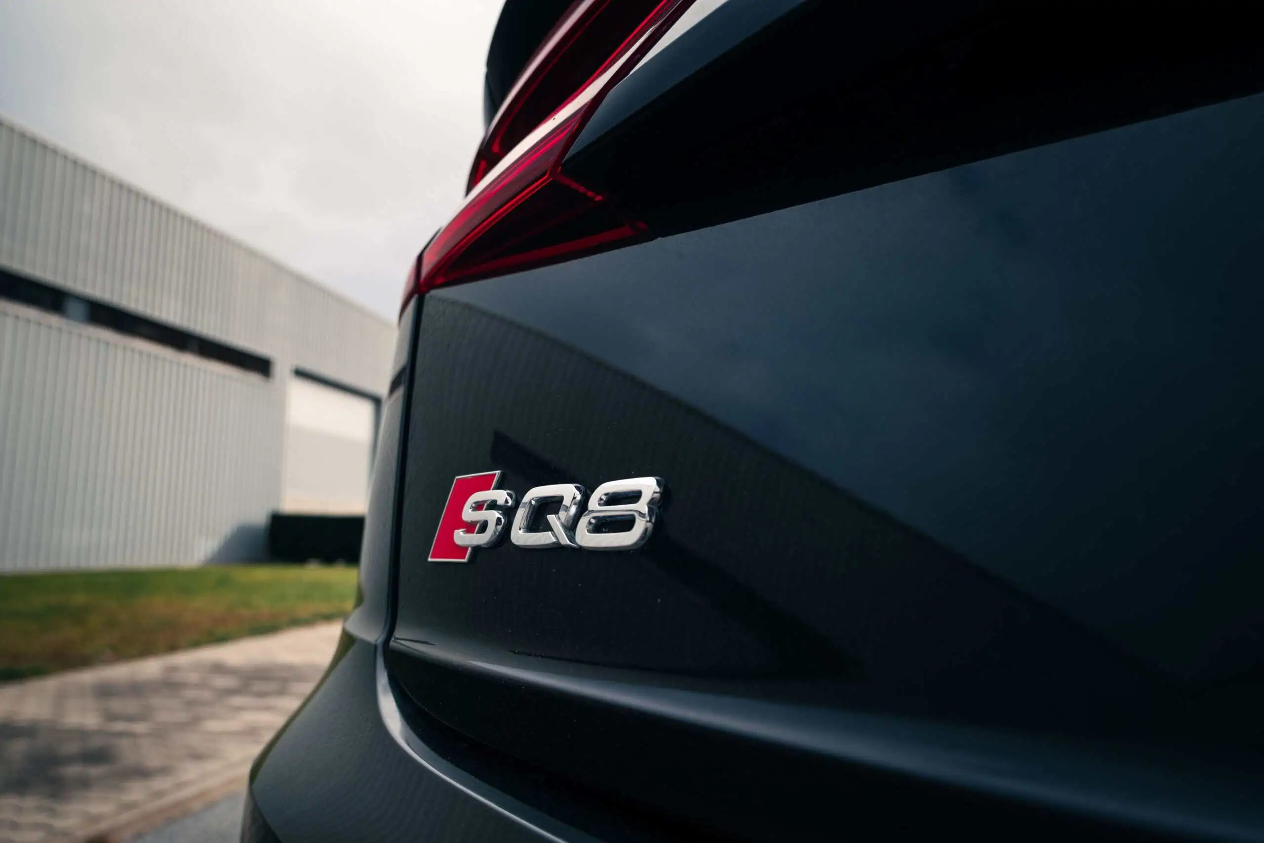 Audi SQ8 mieten in Wien heck