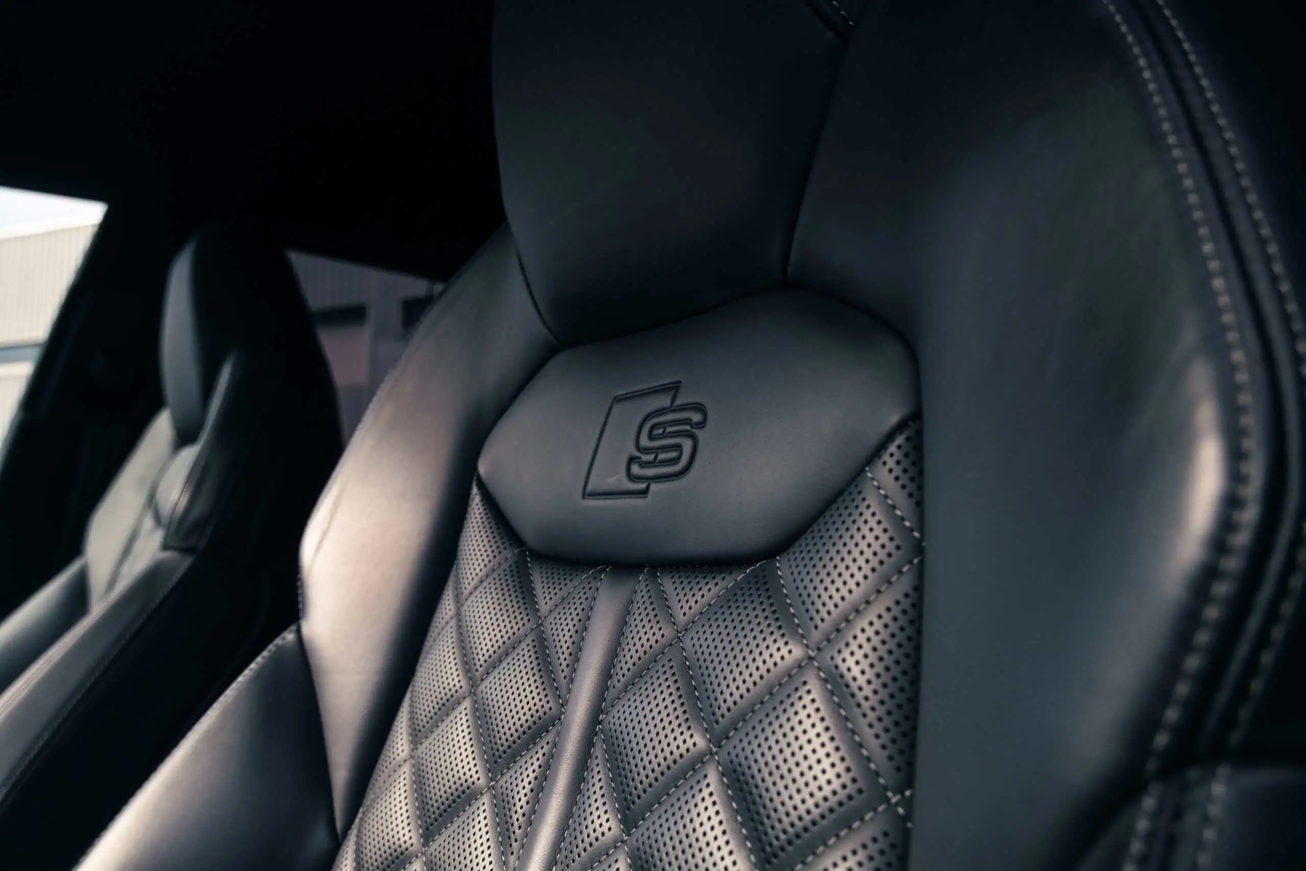 Audi SQ8 mieten in Wien Interieur