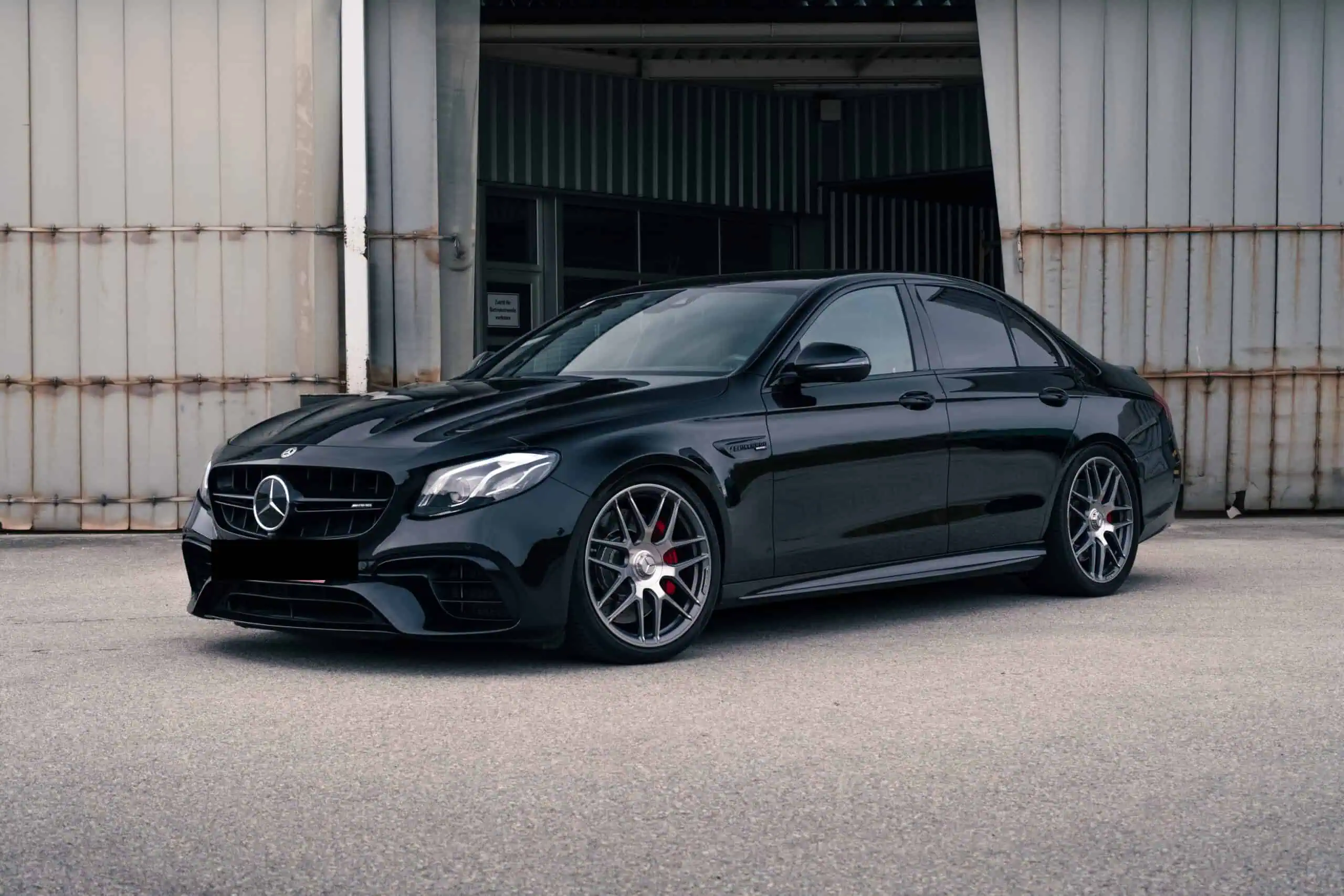 Mercedes-AMG E63 S mieten in Wien vorne