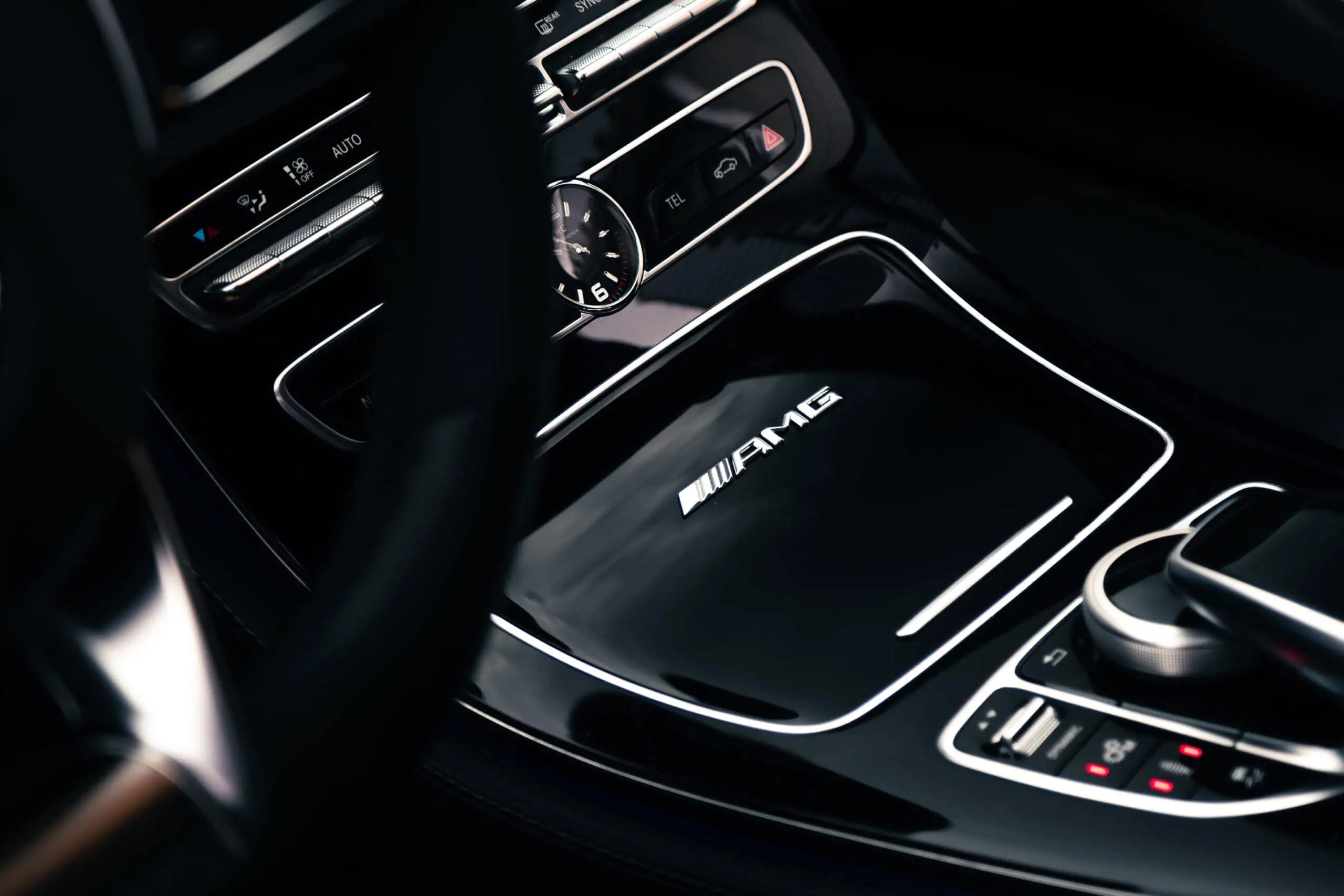 Mercedes-AMG E63 S mieten in Wien Cockpit